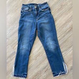 Judy Blue strait fit crop, you all know Judy Blue is all about comfort!!